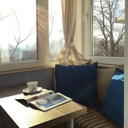 Tranquil Pied-a-terre Steps From Orlov Apartment