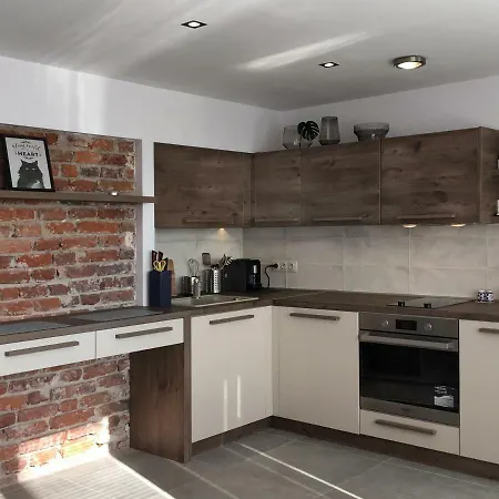 Tranquil Pied-a-terre Steps From Orlov