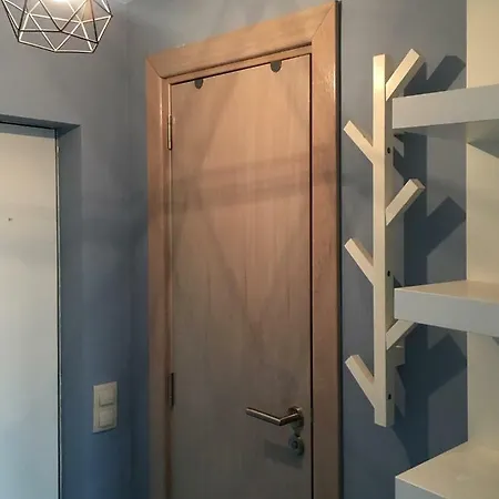 Tranquil Pied-a-terre Steps From Orlov
